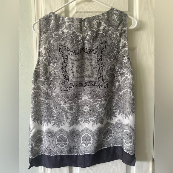 Sleeveless, dressy, black and white print blouse. Small - Picture 2 of 3